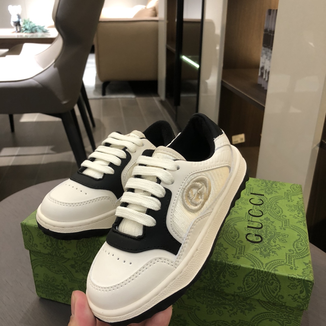 Children's shoes child